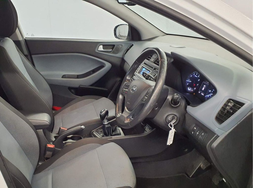 Used Hyundai i20 2015 for sale - 76202923: Photo 2