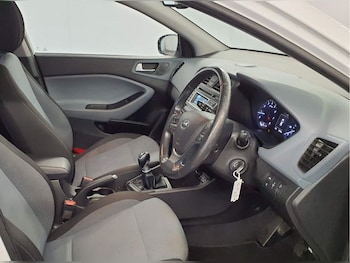 Used Hyundai i20 2015 for sale - 76202923: Photo