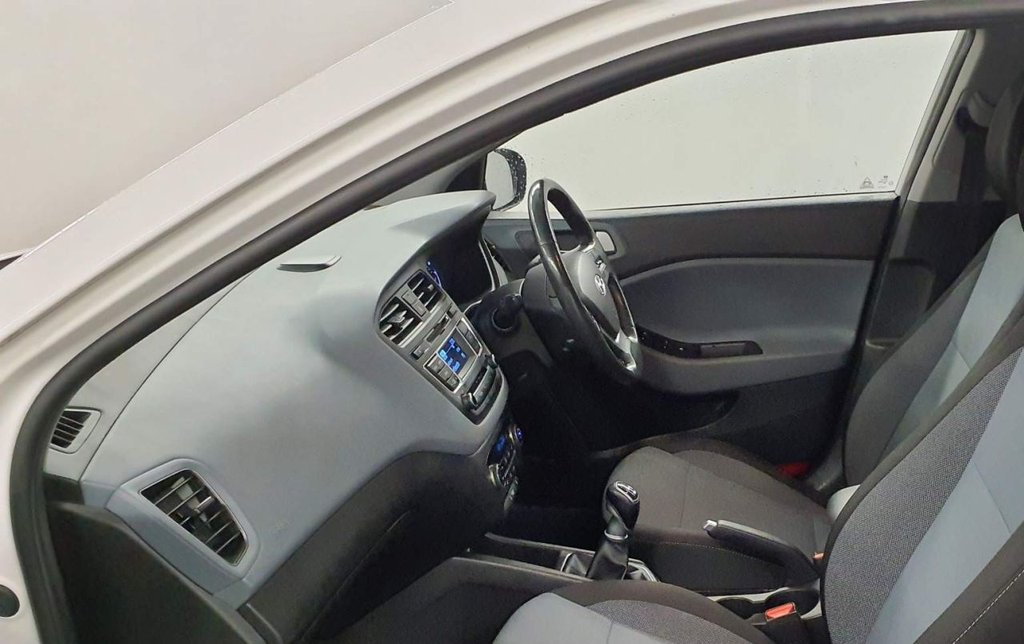 Used Hyundai i20 2015 for sale - 76202923: Photo 8