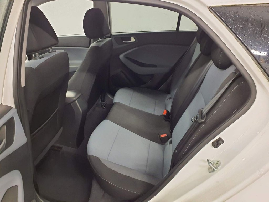 Used Hyundai i20 2015 for sale - 76202923: Photo 9