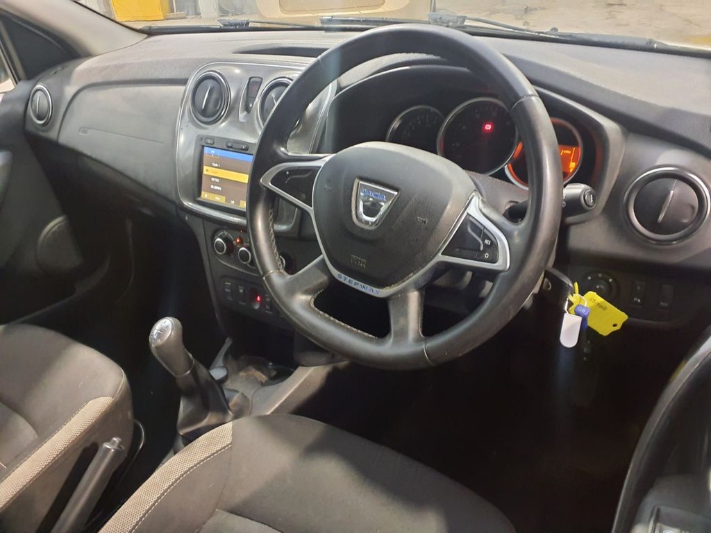 Used Dacia Sandero Stepway 2017 for sale - 76900731: Photo 13