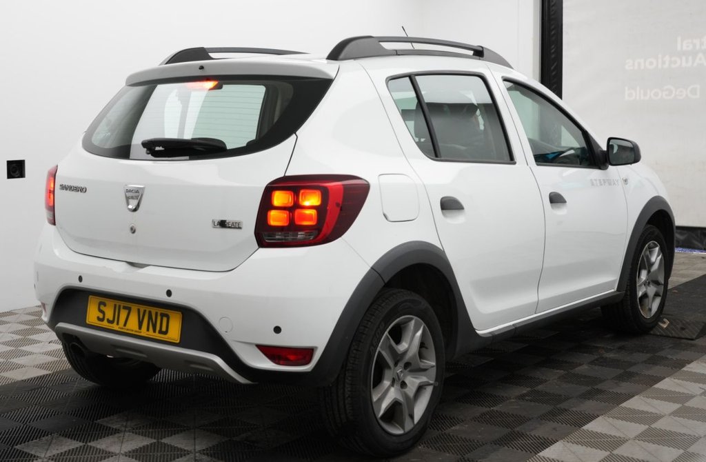 Used Dacia Sandero Stepway 2017 for sale - 76900731: Photo 2