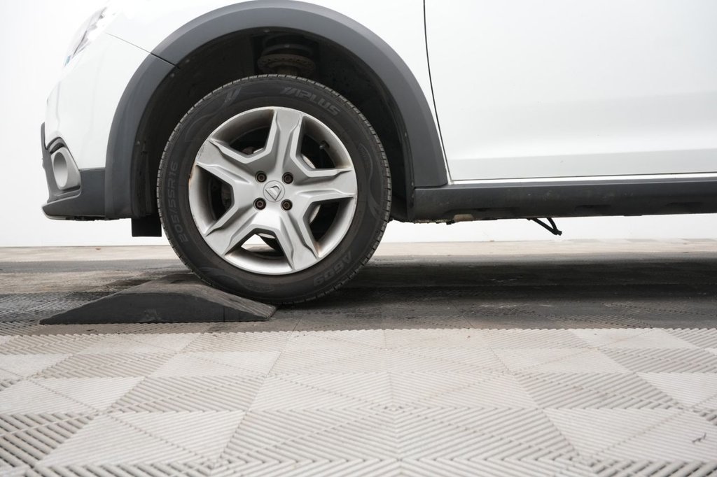 Used Dacia Sandero Stepway 2017 for sale - 76900731: Photo 4