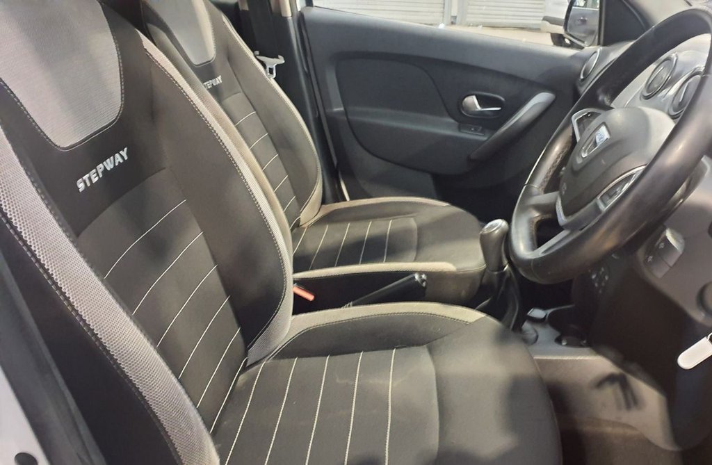 Used Dacia Sandero Stepway 2017 for sale - 76900731: Photo 7