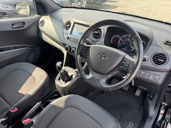 Used Hyundai i10 2018 for sale - 77520536: Photo