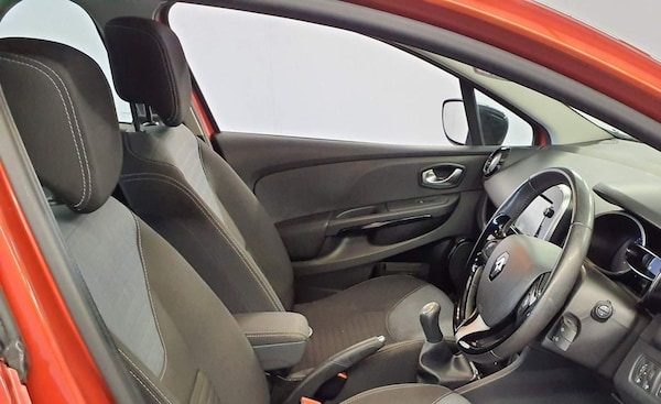 Used Renault Clio 2016 for sale - 76323609: Photo 2