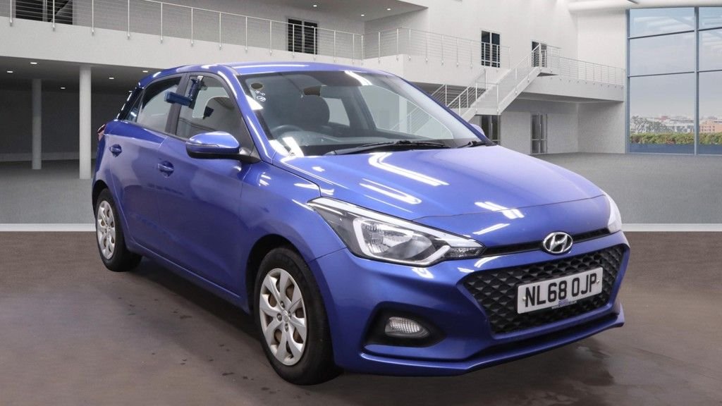 Used Hyundai i20 2018 for sale - 76510175: Photo 1
