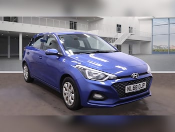 Used Hyundai i20 2018 for sale - 76510175: Photo