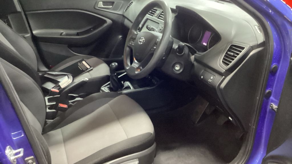 Used Hyundai i20 2018 for sale - 76510175: Photo 2