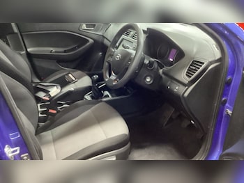 Used Hyundai i20 2018 for sale - 76510175: Photo