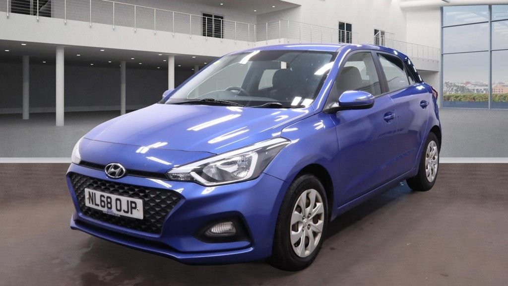 Used Hyundai i20 2018 for sale - 76510175: Photo 3