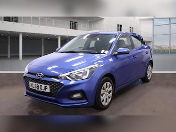 Used Hyundai i20 2018 for sale - 76510175: Photo