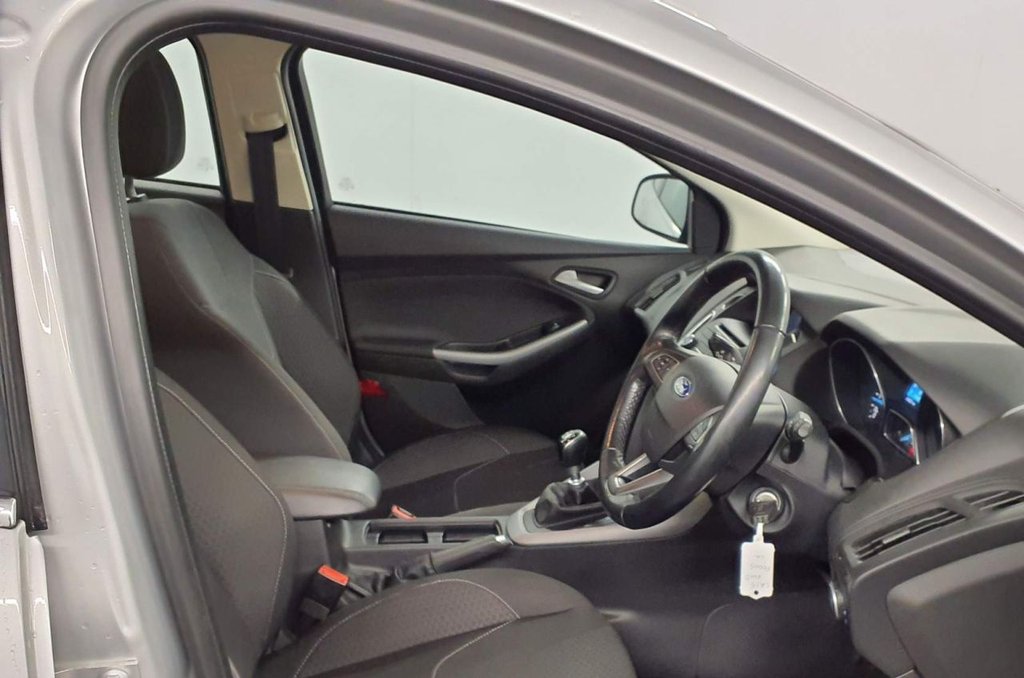 Used Ford Focus 2015 for sale - 77212503: Photo 2