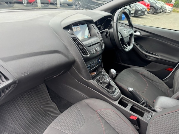Used Ford Focus 2017 for sale - 74529035: Photo 2