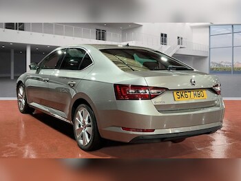 Used Skoda Superb 2017 for sale - 77328527: Photo