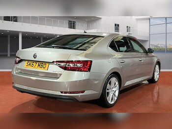 Used Skoda Superb 2017 for sale - 77328527: Photo