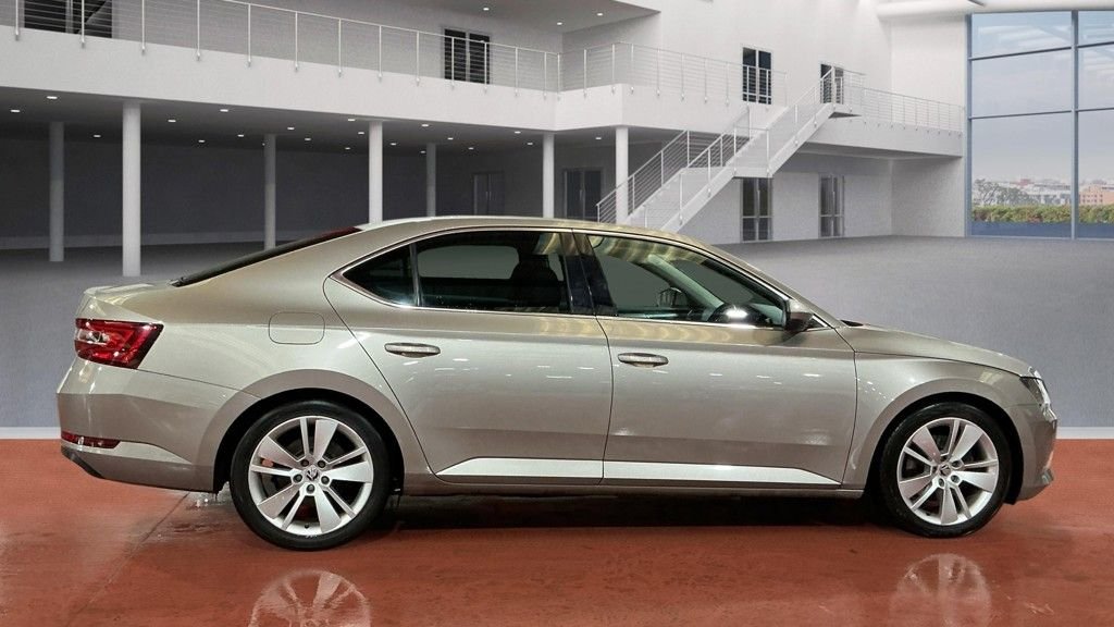 Used Skoda Superb 2017 for sale - 77328527: Photo 5