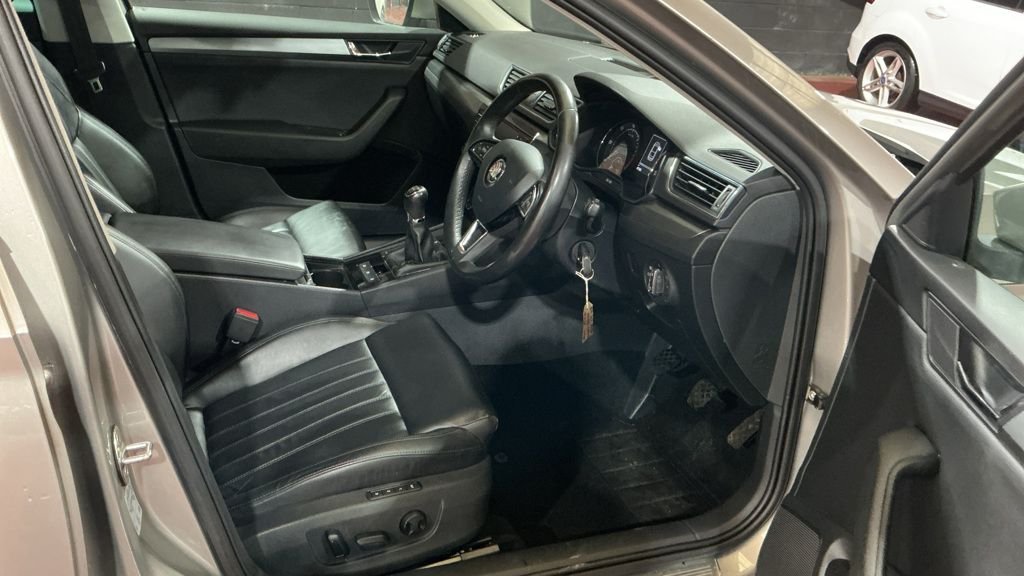 Used Skoda Superb 2017 for sale - 77328527: Photo 9