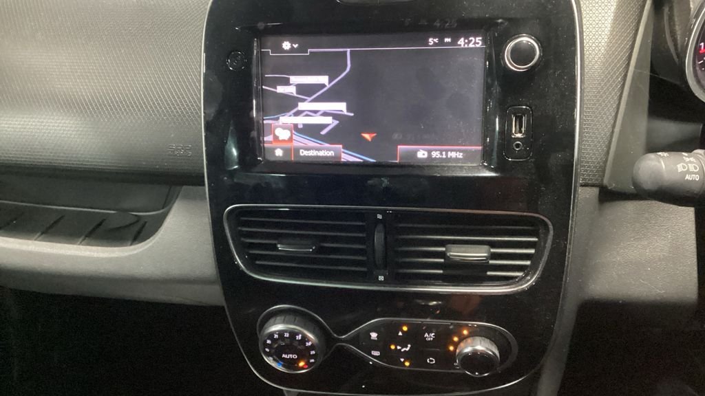 Used Renault Clio 2018 for sale - 76768402: Photo 9