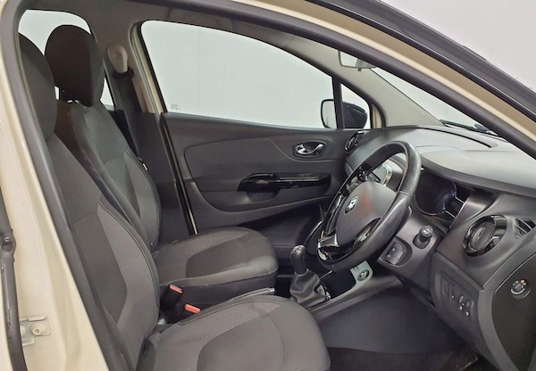 Used Renault Captur 2015 for sale - 76203250: Photo 2