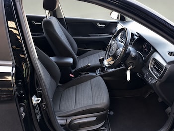 Used Kia Stonic 2018 for sale - 79233686: Photo