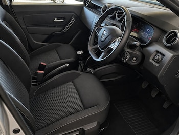 Used Dacia Duster 2020 for sale - 79166801: Photo