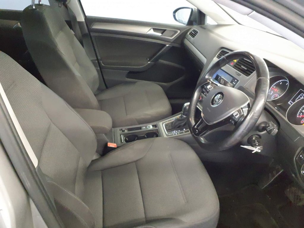 Used Volkswagen Golf 2017 for sale - 77905300: Photo 2