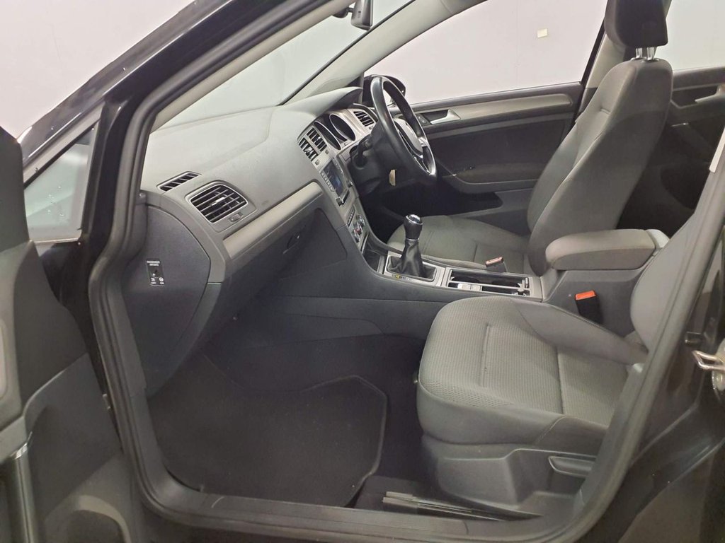 Used Volkswagen Golf 2015 for sale - 76454659: Photo 10