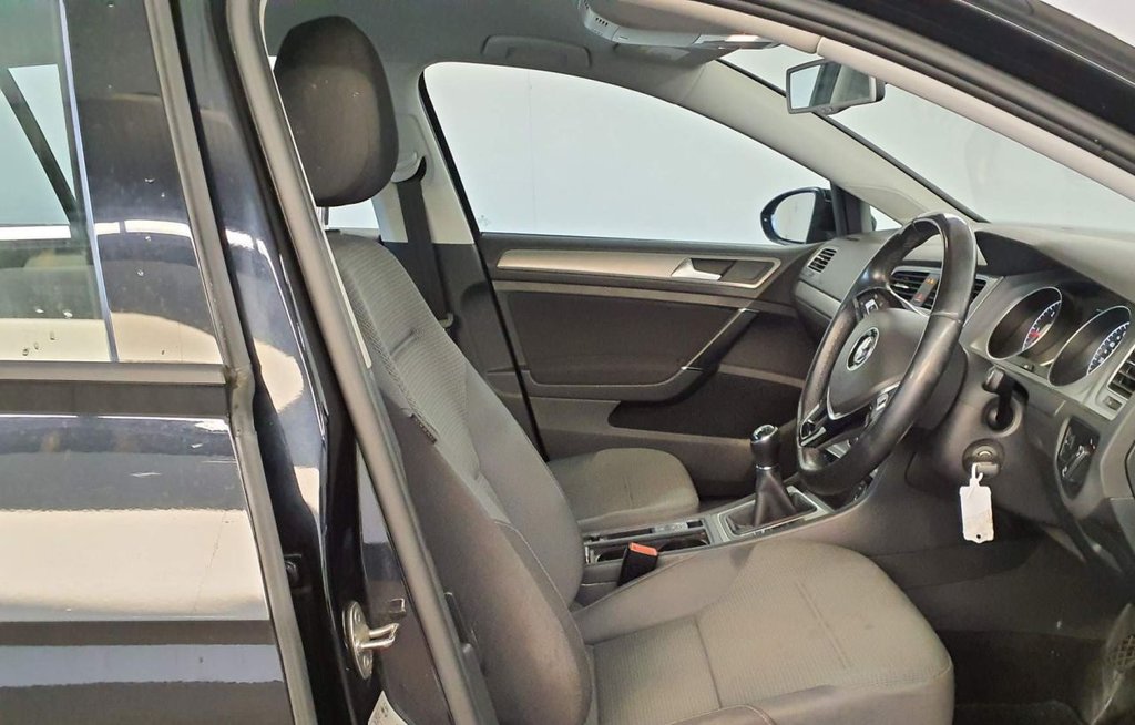 Used Volkswagen Golf 2015 for sale - 76454659: Photo 2