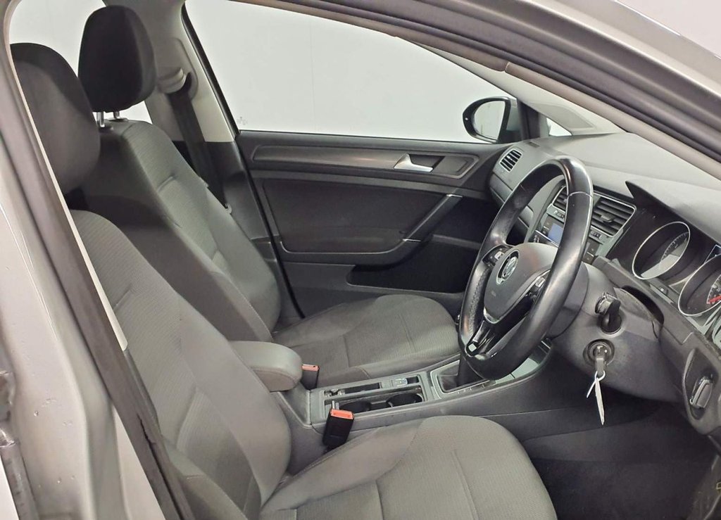 Used Volkswagen Golf 2018 for sale - 77356247: Photo 2