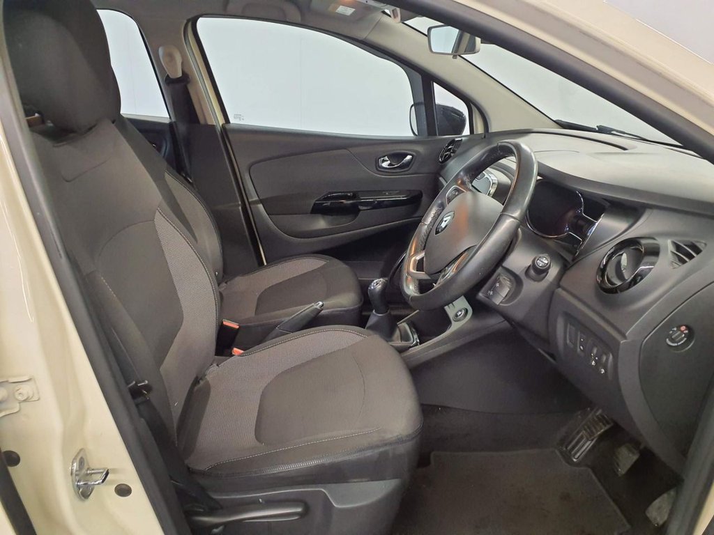 Used Renault Captur 2017 for sale - 76986182: Photo 2