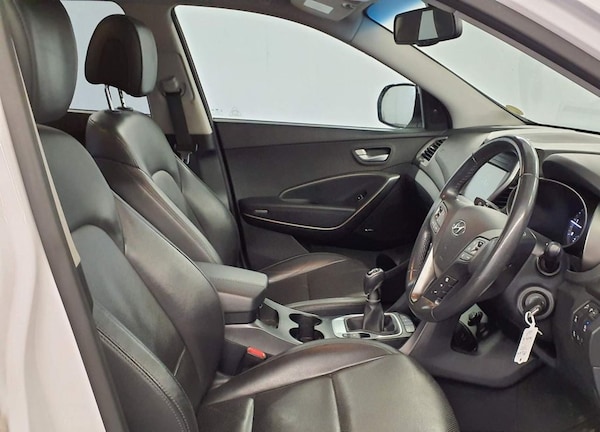 Used Hyundai Santa Fe 2016 for sale - 76203263: Photo 2