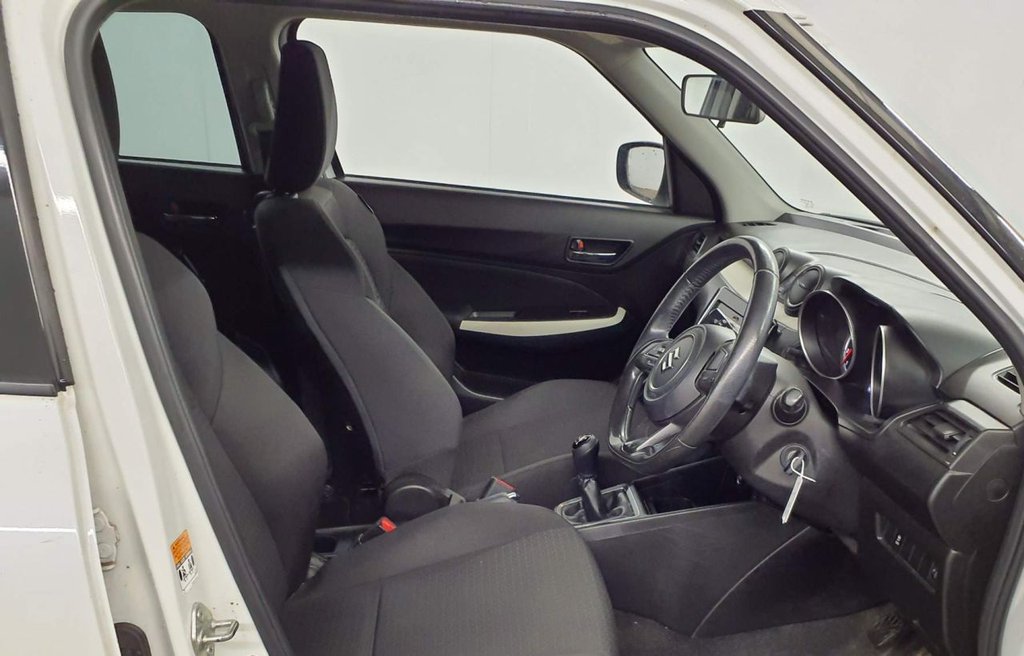 Used Suzuki Swift 2018 for sale - 77748833: Photo 2