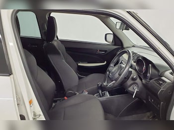 Used Suzuki Swift 2018 for sale - 77748833: Photo