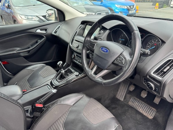 Used Ford Focus 2017 for sale - 76118804: Photo 2