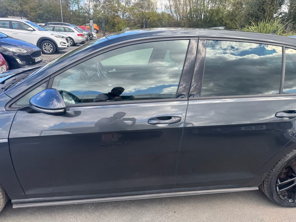 Used Volkswagen Golf 2017 for sale - 76883005: Photo 28