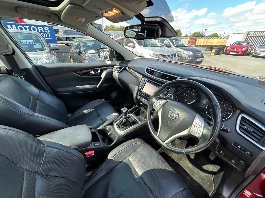 Used Nissan Qashqai 2017 for sale - 76569780: Photo 2