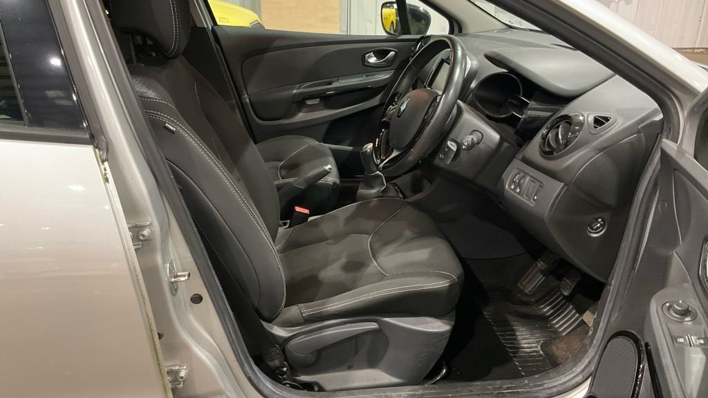 Used Renault Clio 2016 for sale - 77153632: Photo 2