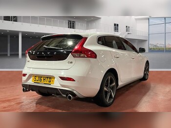 Used Volvo V40 2016 for sale - 77437189: Photo