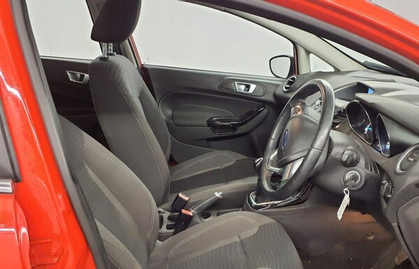 Used Ford Fiesta 2015 for sale - 76223560: Photo 2