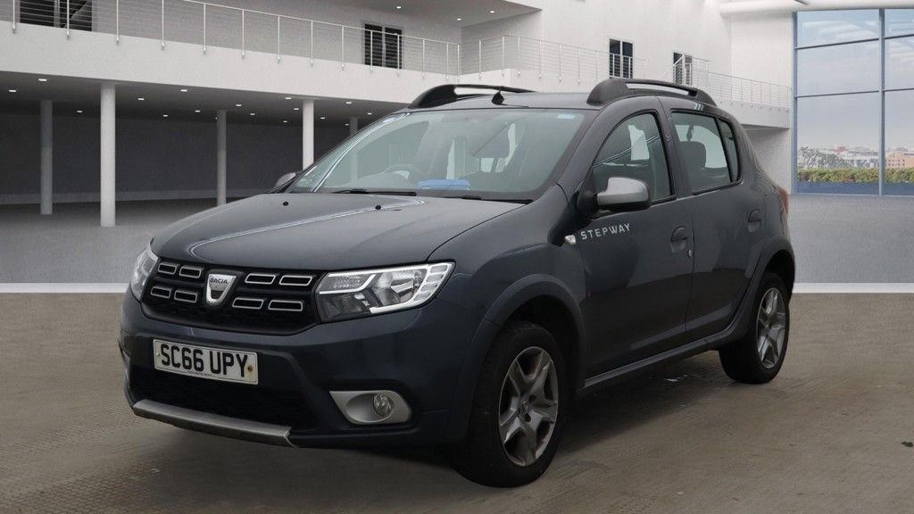 Used Dacia Sandero Stepway 2017 for sale - 77153643: Photo 2