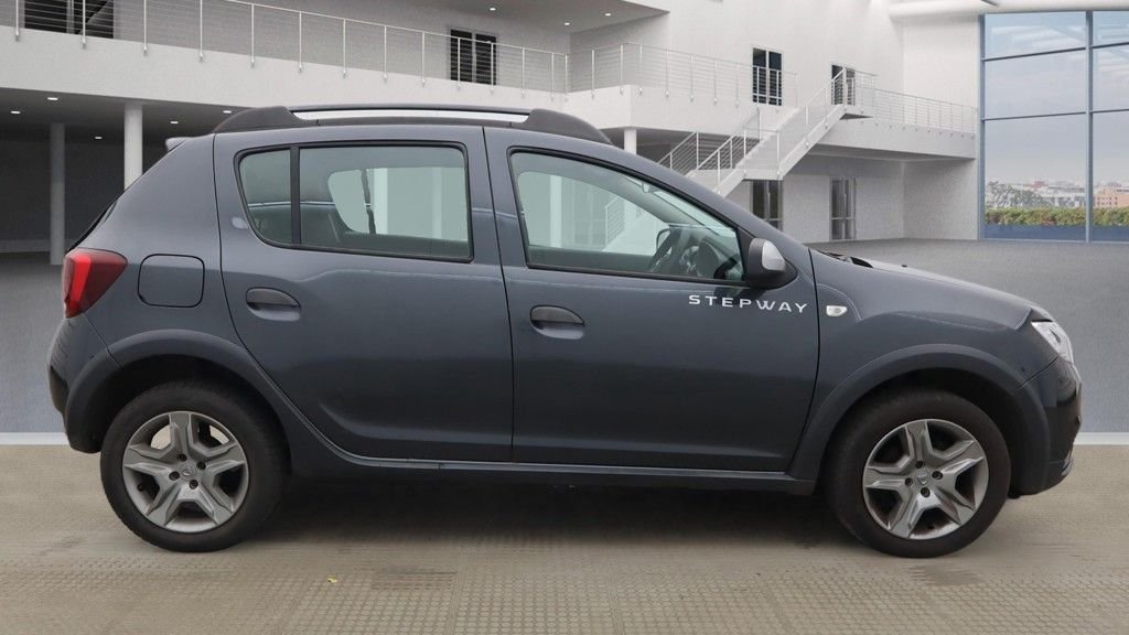 Used Dacia Sandero Stepway 2017 for sale - 77153643: Photo 5