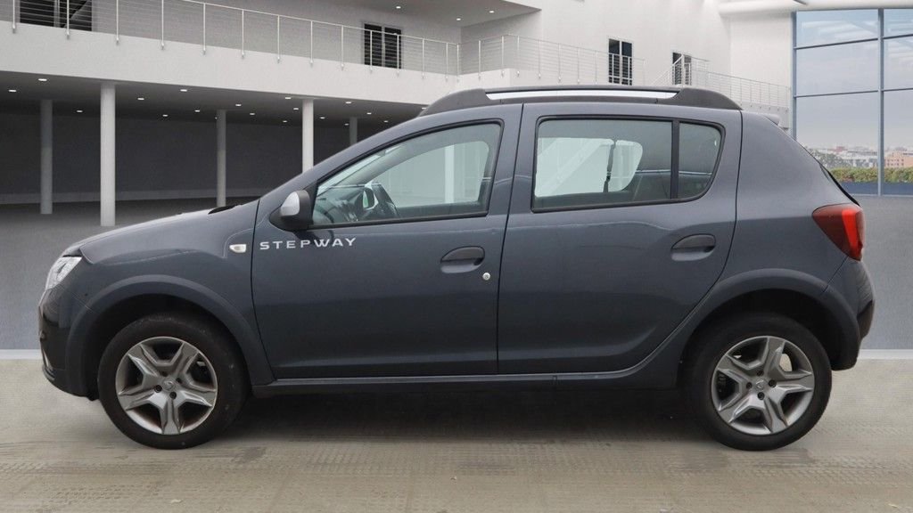 Used Dacia Sandero Stepway 2017 for sale - 77153643: Photo 6
