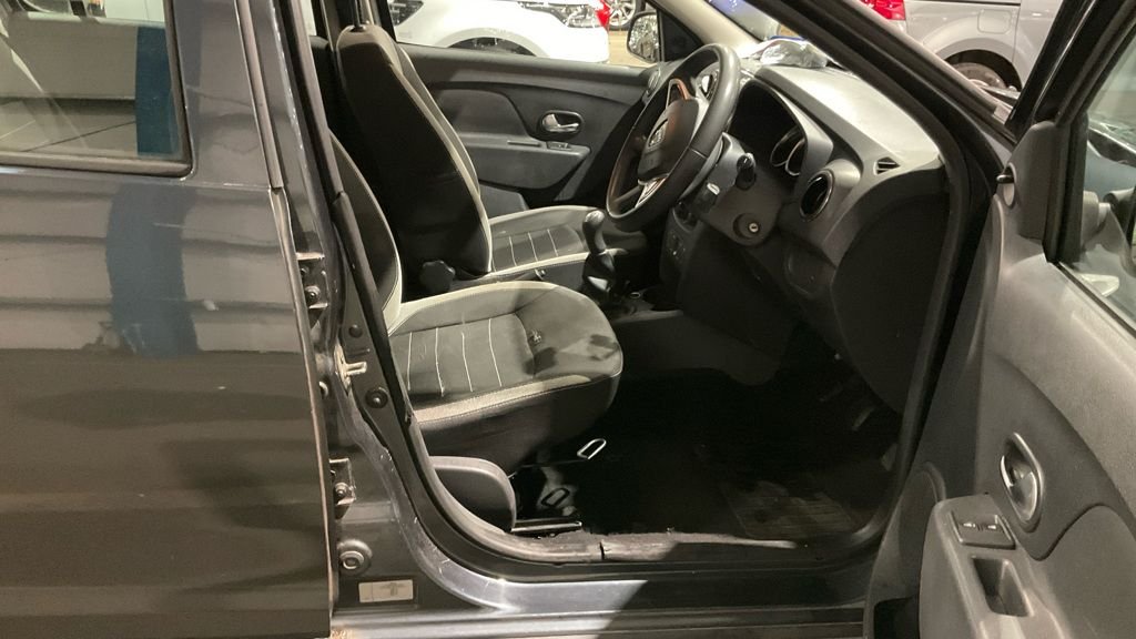 Used Dacia Sandero Stepway 2017 for sale - 77153643: Photo 8