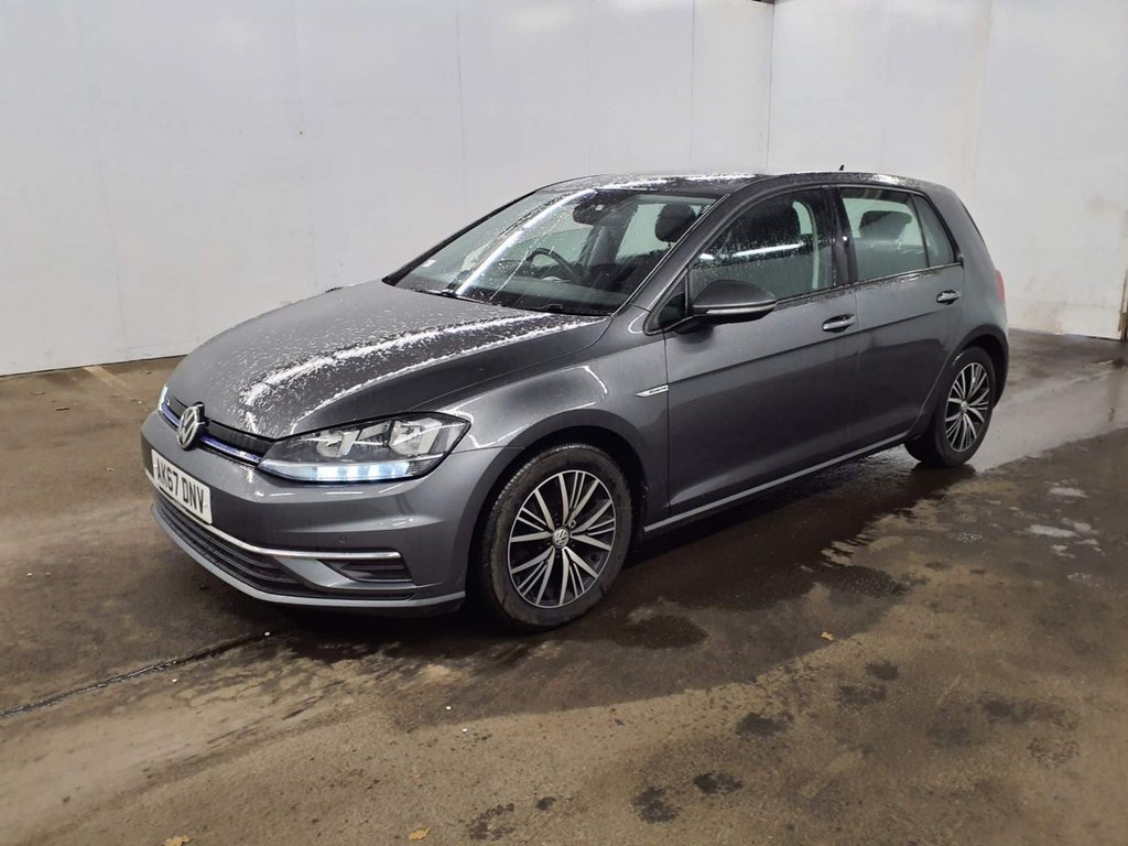 Used Volkswagen Golf 2017 for sale - 77356123: Photo 4