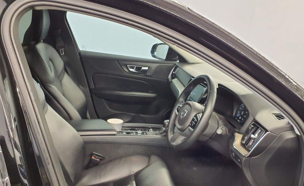 Used Volvo V60 2019 for sale - 77765109: Photo 2