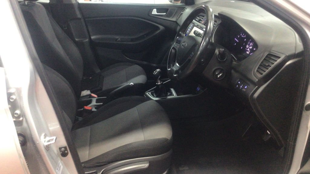 Used Hyundai i20 2017 for sale - 76367615: Photo 2