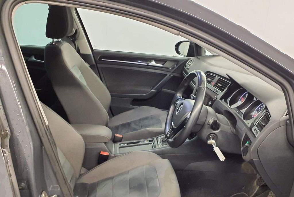 Used Volkswagen Golf 2018 for sale - 77498906: Photo 2