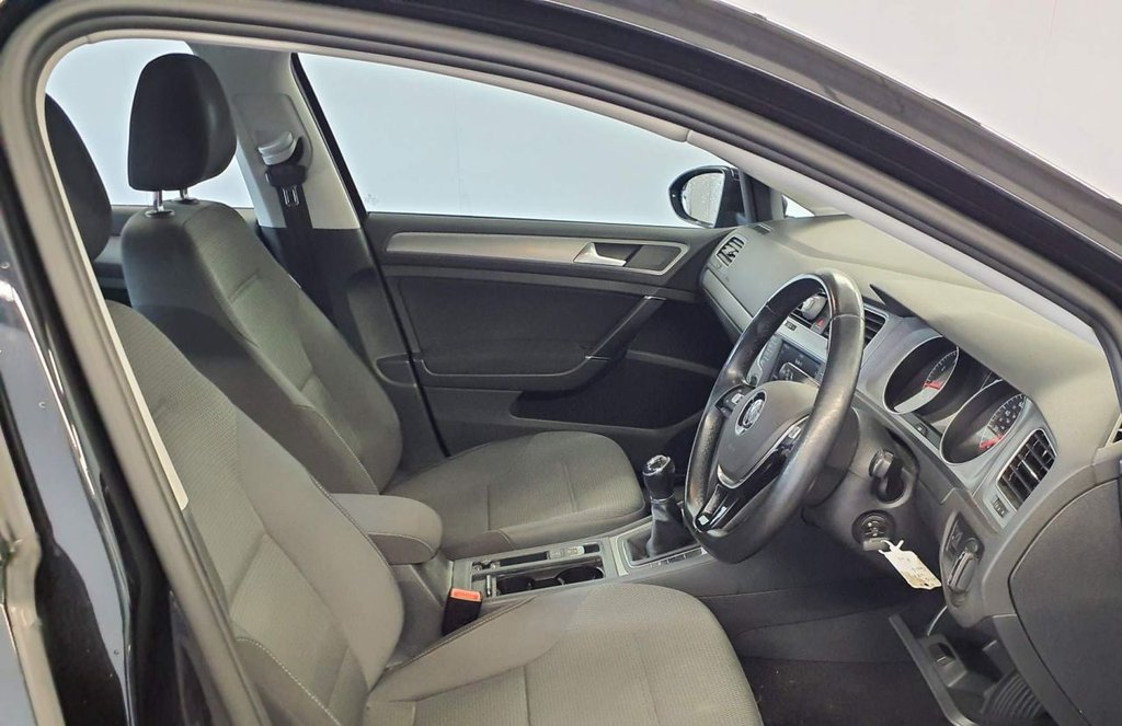 Used Volkswagen Golf 2015 for sale - 77719880: Photo 2