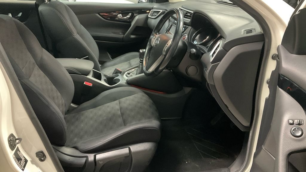 Used Nissan Qashqai 2017 for sale - 77557895: Photo 2